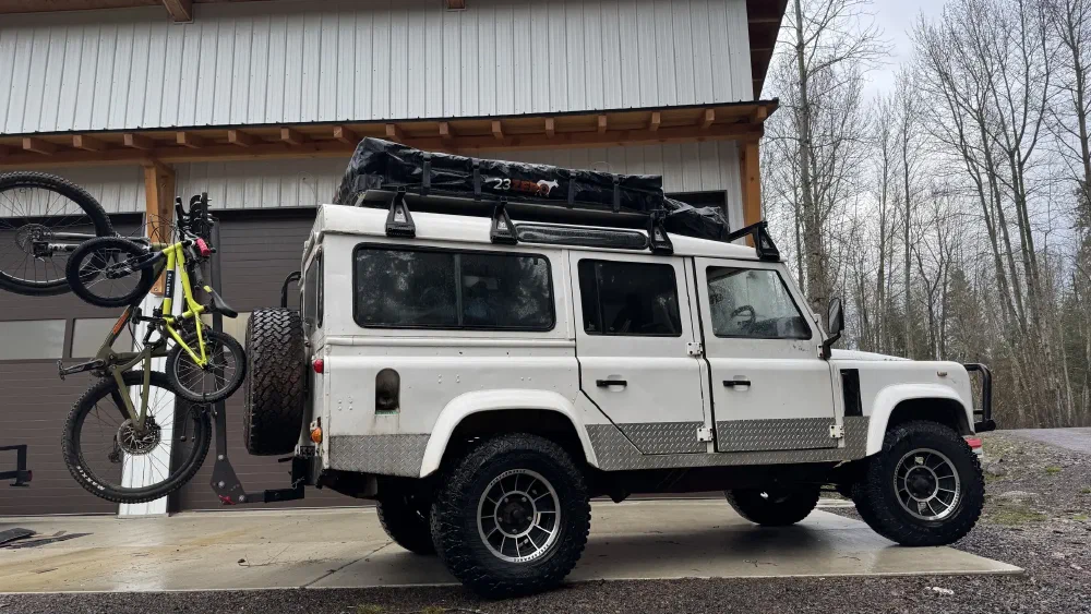 Side profile of the Perentie 110 with rooftop tent and bike rack