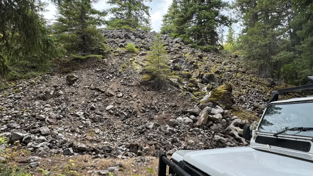 Perentie 110 on a rocky trail in the Pacific Northwest